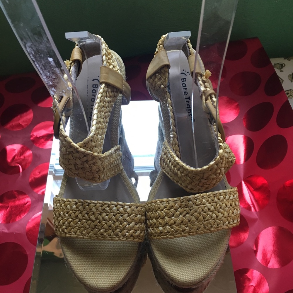 Sun yellow comfortable wedges.